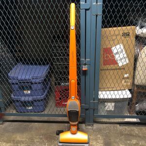 Electrolux 2-in-1 Vacuum Ergorapido orange with charger needs Battery